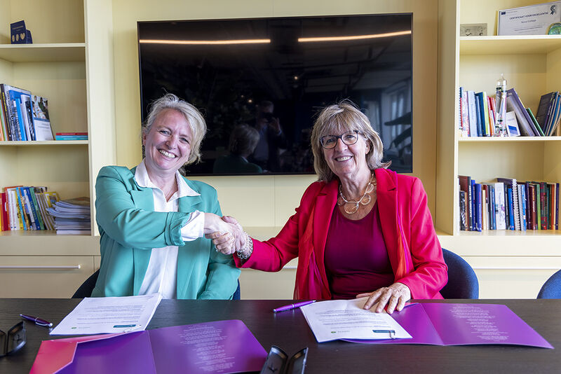 Ondertekening Nova College